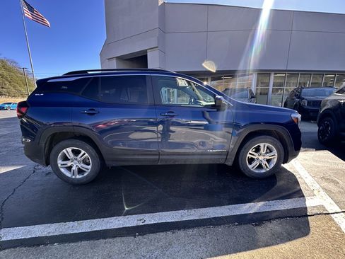Used 2022 GMC Terrain SLE w/ Driver Convenience Package image 14