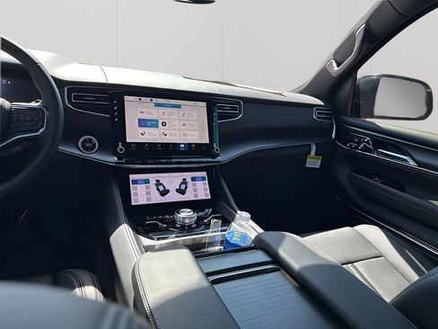 New 2026 Jeep Grand Wagoneer Summit image 24