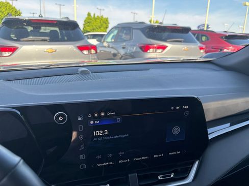 Used 2025 Chevrolet Equinox LT AWD/4WD image 18
