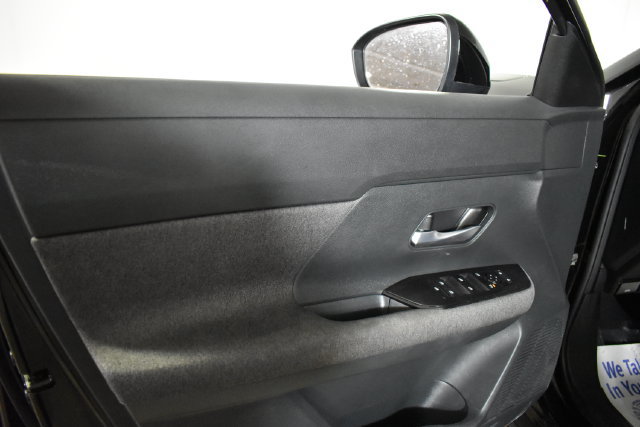 Certified 2025 Nissan Kicks SV AWD/4WD image 7