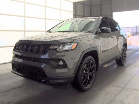 Used 2023 Jeep Compass Latitude AWD/4WD image 1