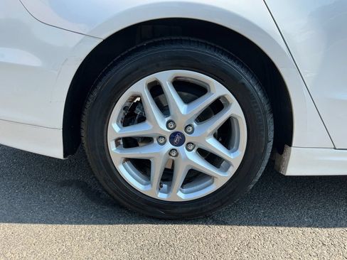 Used 2014 Ford Fusion SE w/ Equipment Group 202A FWD image 8