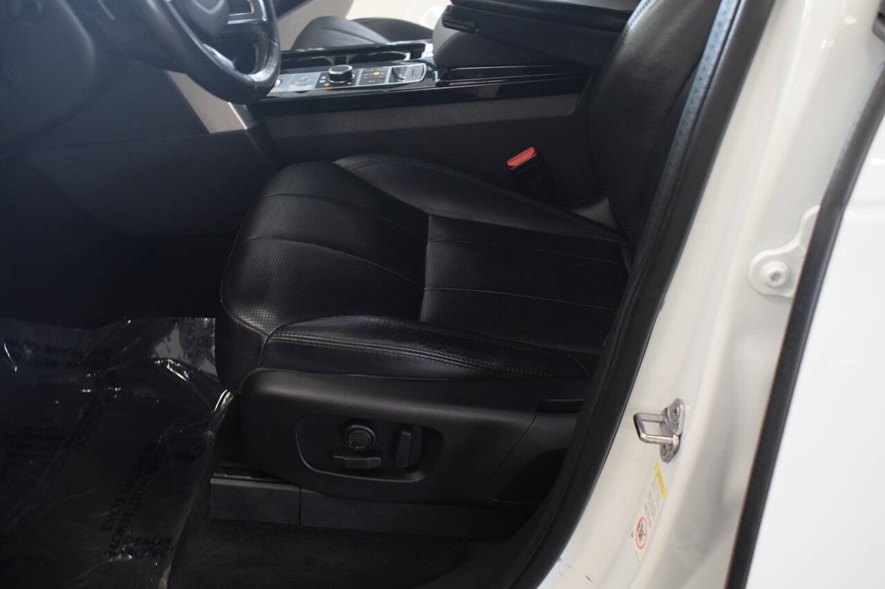 Used 2017 Land Rover Discovery HSE AWD/4WD image 39