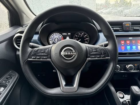 Used 2025 Nissan Versa SV FWD image 18