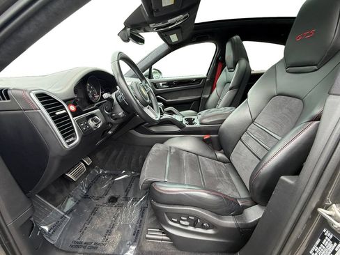 Used 2023 Porsche Cayenne GTS w/ Premium Package AWD/4WD image 9