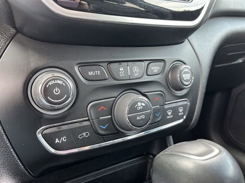 Used 2020 Jeep Cherokee Limited AWD/4WD image 29