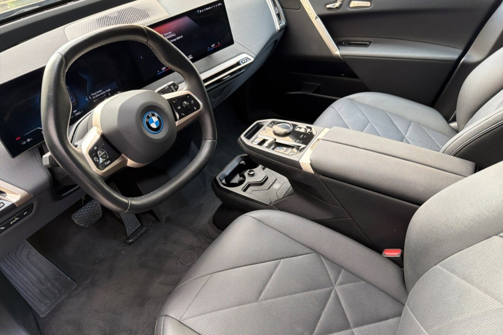 Used 2023 BMW iX xDrive50 w/ Sport Package AWD/4WD image 9