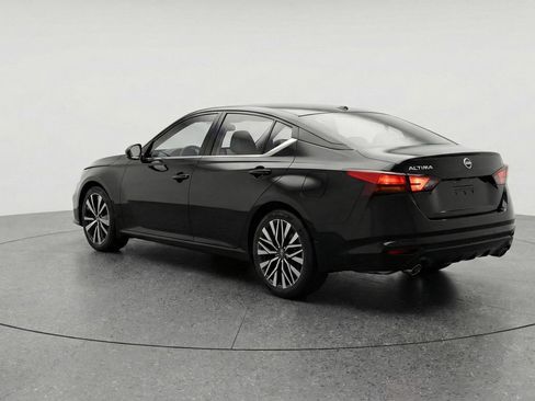 Used 2025 Nissan Altima 2.5 SV FWD image 6