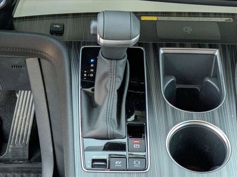 Used 2023 Toyota Sienna Platinum image 12