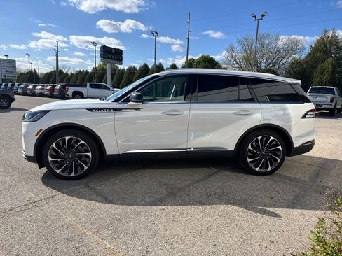 Used 2026 Lincoln Aviator Reserve AWD/4WD image 4