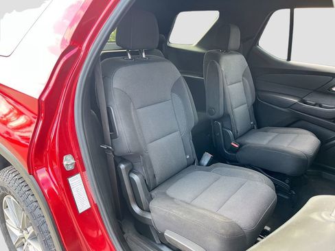 Used 2023 Chevrolet Traverse LT image 25