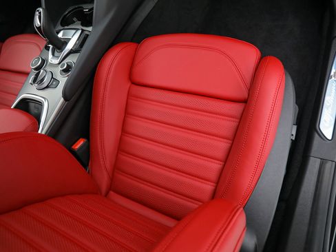 New 2025 Alfa Romeo Giulia w/ Veloce Package Rwd image 15