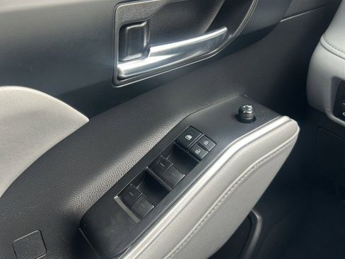 Used 2022 Toyota Highlander XLE image 13