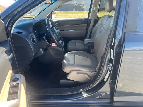 Used 2014 Jeep Compass Latitude image 12