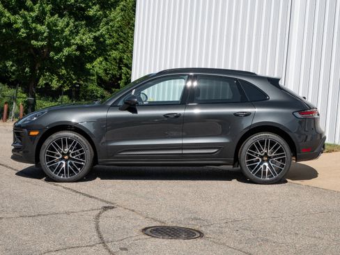 New 2026 Porsche Macan image 2