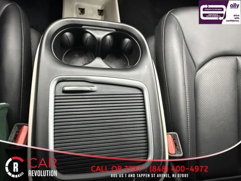 Used 2024 Chrysler Pacifica Touring-L FWD image 66