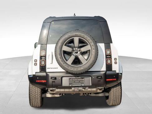 New 2026 Land Rover Defender 110 X-Dynamic SE image 5