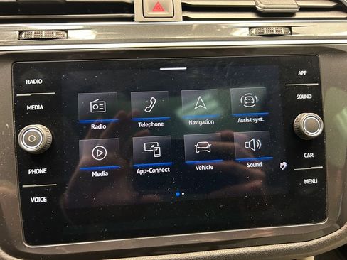 Used 2022 Volkswagen Tiguan SE image 12