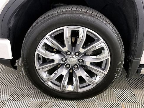 Used 2024 GMC Sierra 1500 Denali AWD/4WD image 7