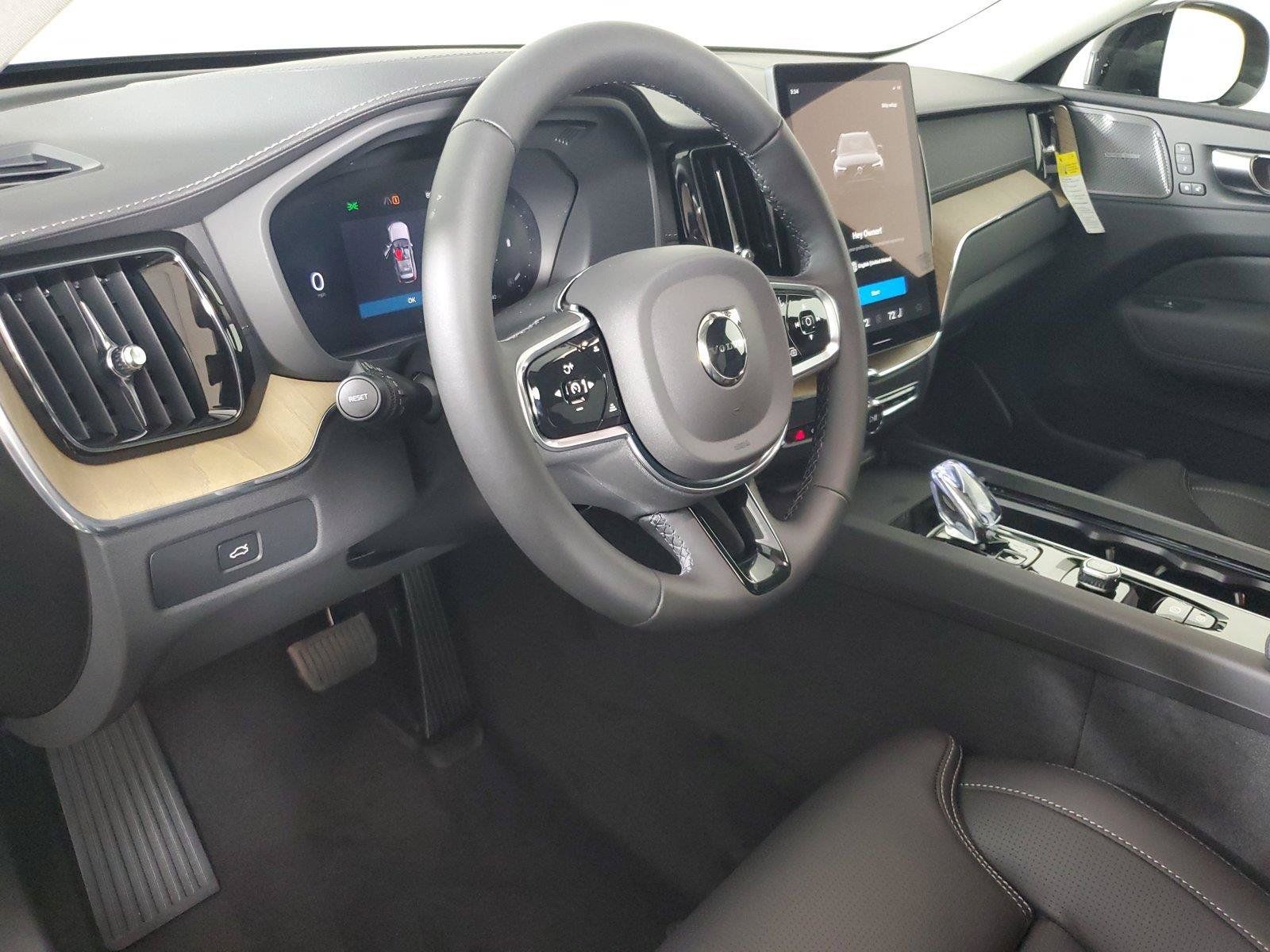 Used 2027 Volvo XC60 B5 Ultra AWD/4WD image 24