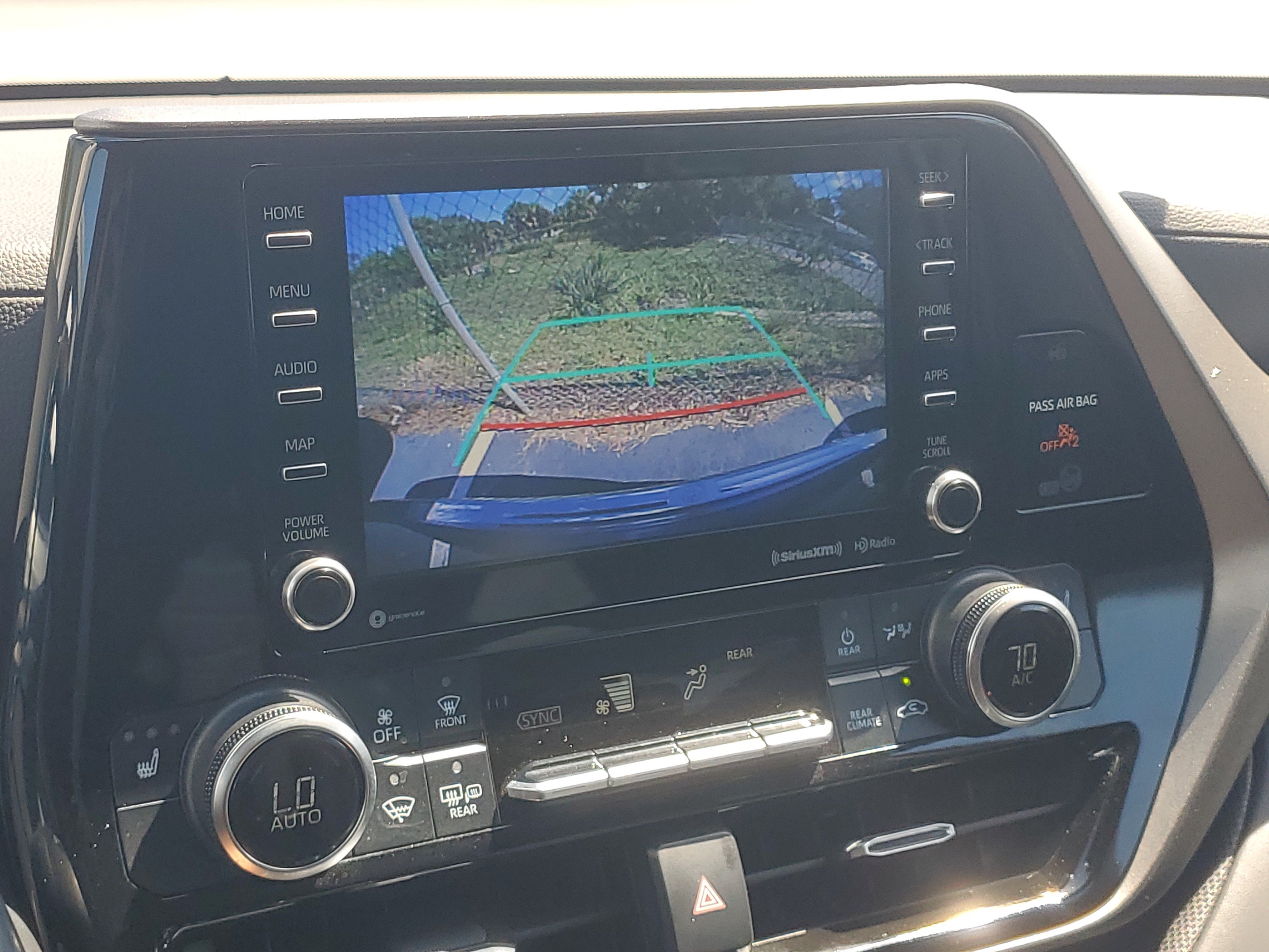 Certified 2021 Toyota Highlander XLE AWD/4WD image 31