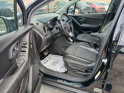 Used 2020 Chevrolet Trax LT w/ LT Convenience Package FWD image 9