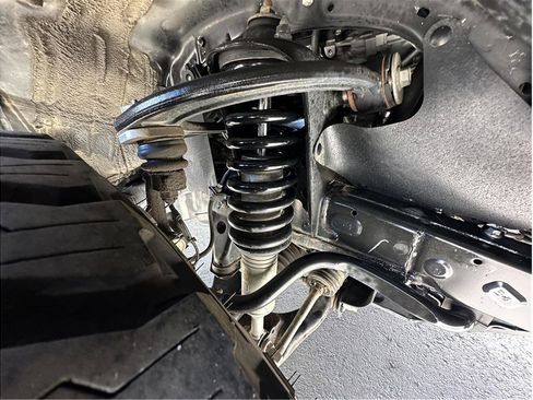 Used 2018 Toyota Tacoma TRD Off-Road w/ Technology Package image 30