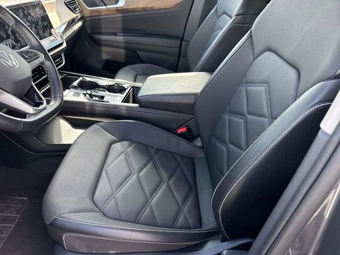 Used 2025 Volkswagen Atlas SE image 9