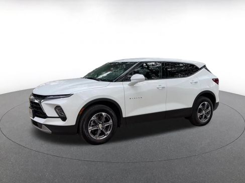 Used 2025 Chevrolet Blazer LT FWD image 8