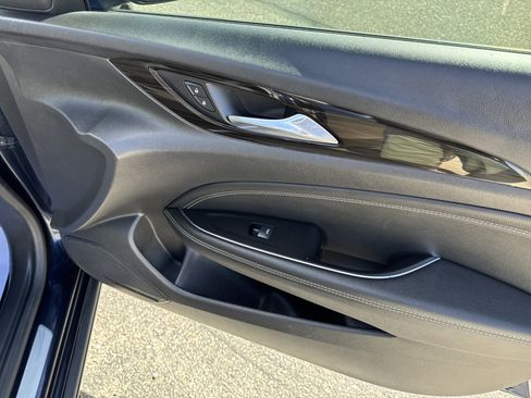 Used 2018 Buick Regal Preferred image 16