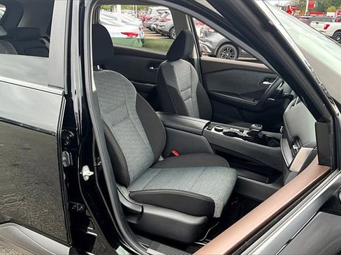 Certified 2023 Nissan Rogue SV image 27