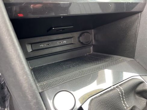 Used 2024 Volkswagen Tiguan SE image 26