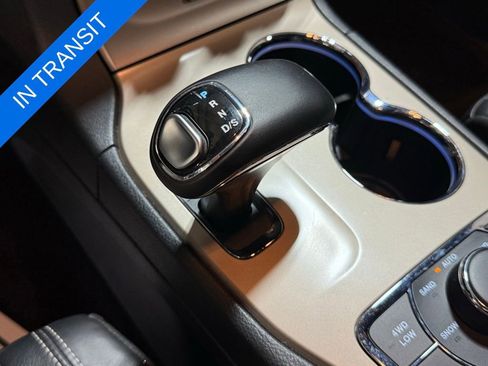 Used 2015 Jeep Grand Cherokee Limited w/ Luxury Group II AWD/4WD image 29