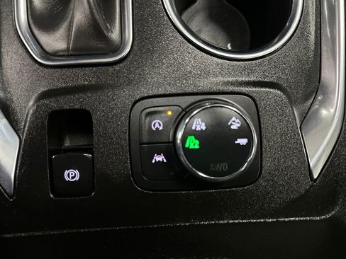 Used 2023 Chevrolet Traverse LT w/ Midnight/Sport Edition image 33