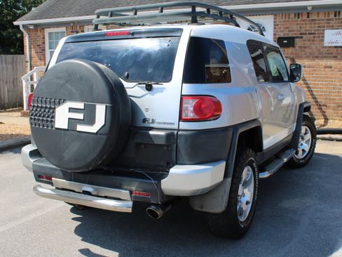 Used 2007 Toyota FJ Cruiser 4WD image 7