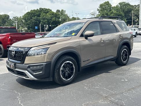 Used 2024 Nissan Pathfinder Rock Creek AWD/4WD image 4