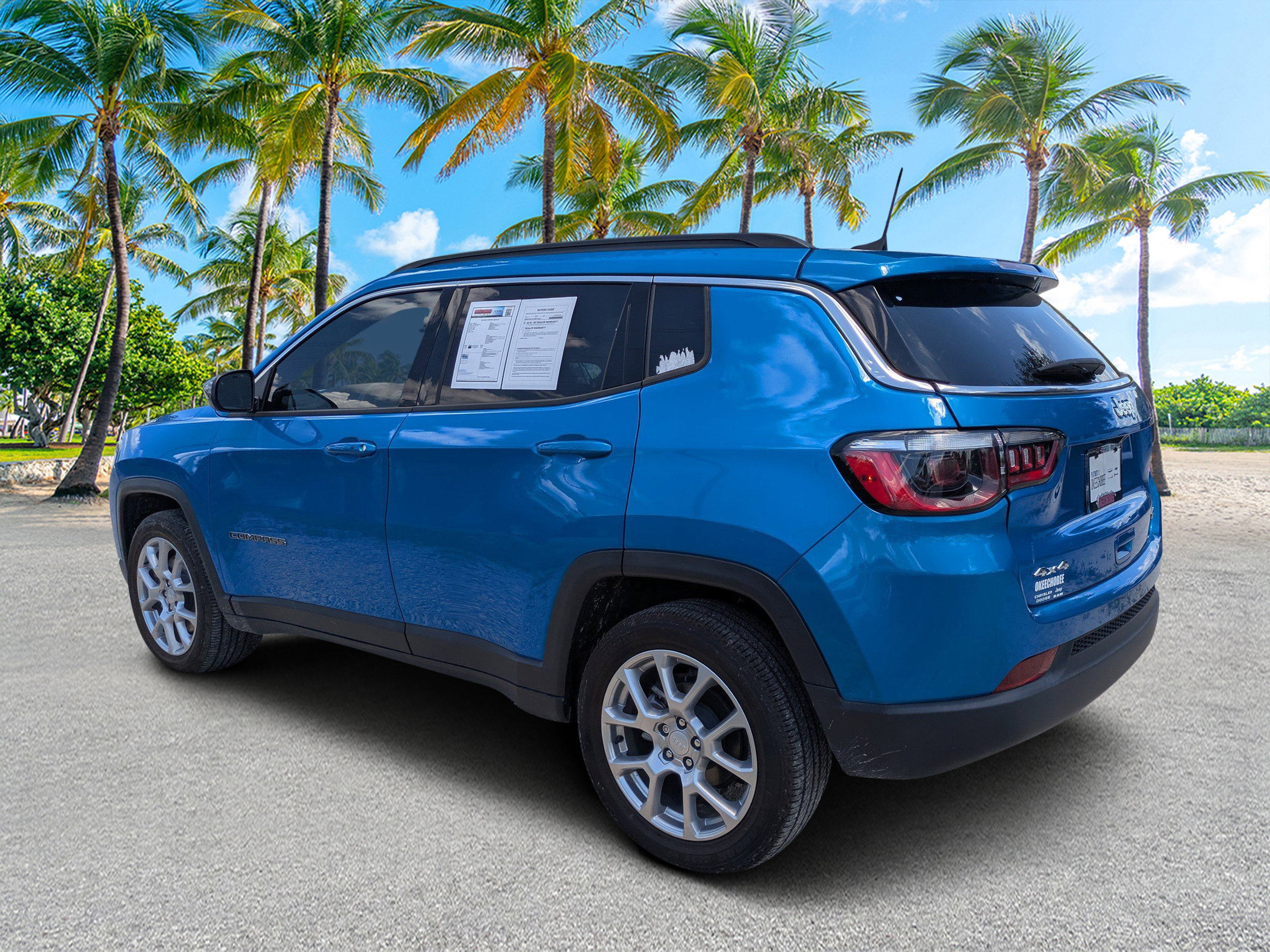 Used 2024 Jeep Compass Latitude AWD/4WD image 5