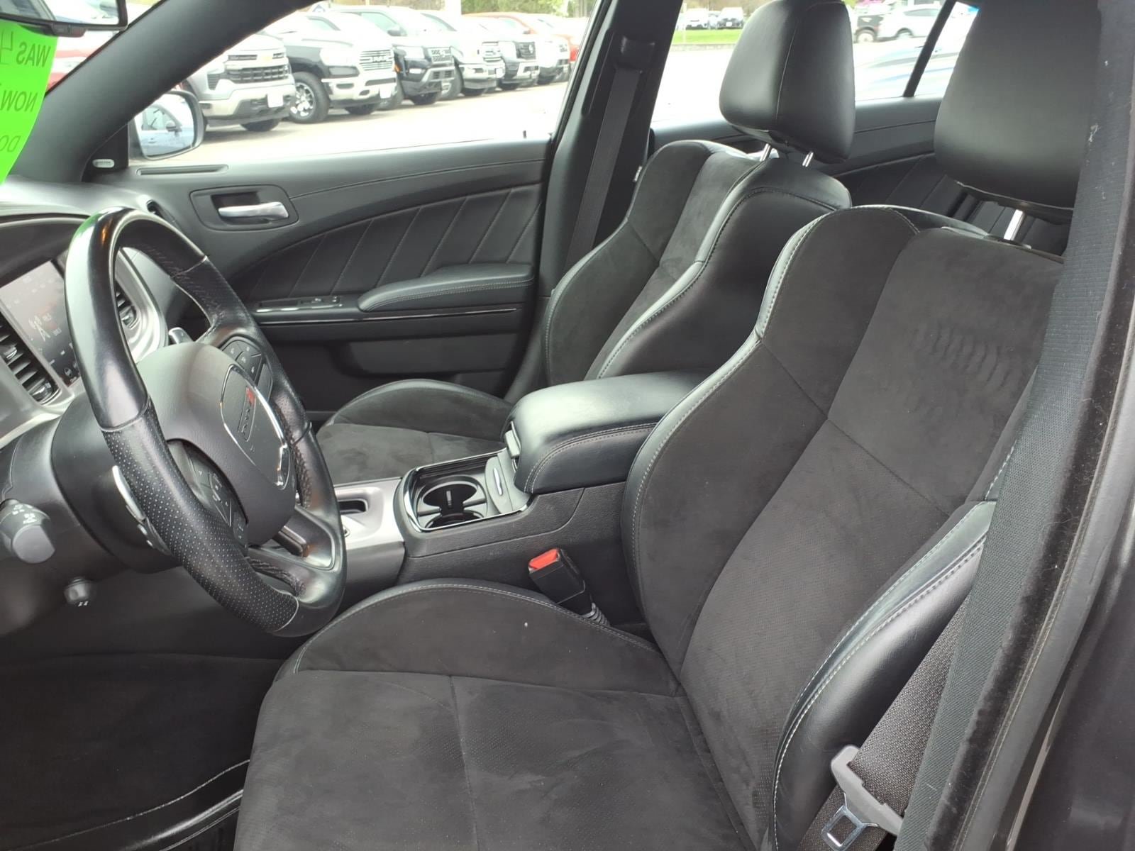 Used 2022 Dodge Charger R/T w/ Plus Group RWD image 7