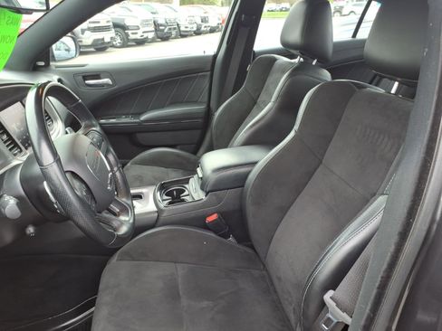 Used 2022 Dodge Charger R/T w/ Plus Group RWD image 7