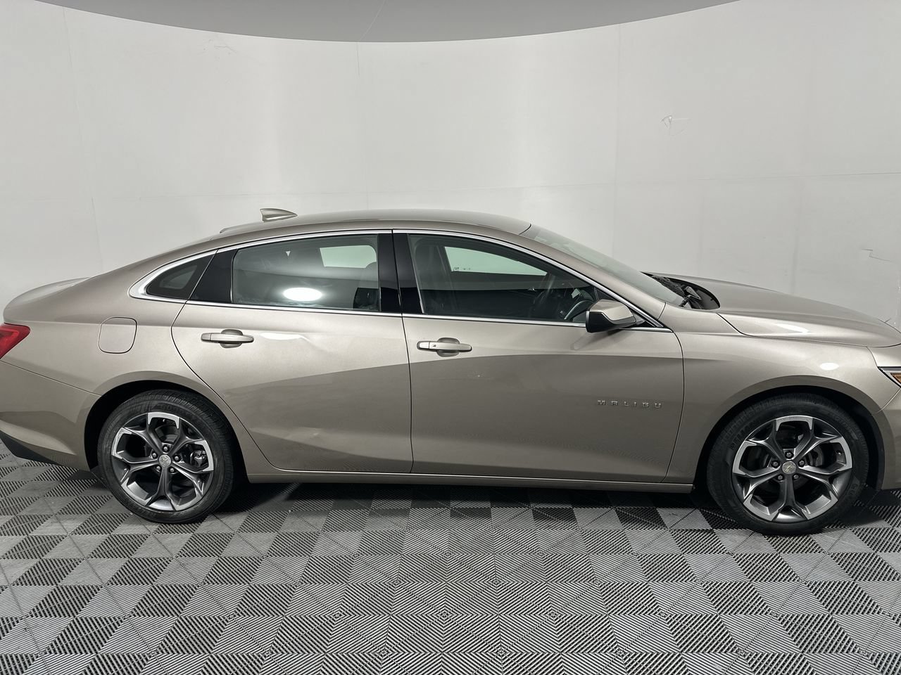 Used 2024 Chevrolet Malibu LT FWD image 18