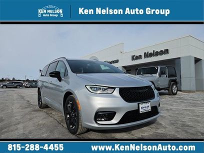 New 2026 Chrysler Pacifica Select