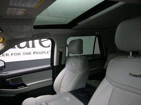 Used 2025 Ford Expedition Max Platinum w/ Driver's Package AWD/4WD image 17