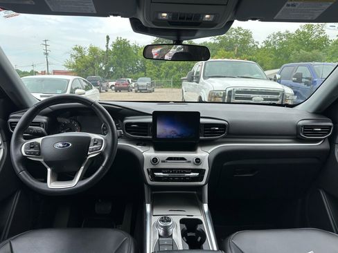 Used 2024 Ford Explorer XLT w/ Equipment Group 202A AWD/4WD image 5