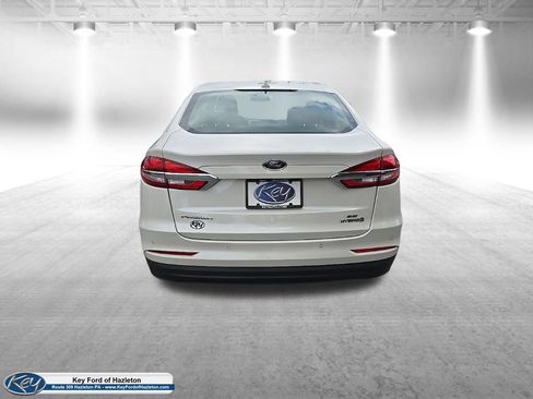Used 2019 Ford Fusion SE FWD image 9