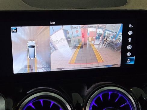 Used 2023 Mercedes-Benz GLB 250 image 17