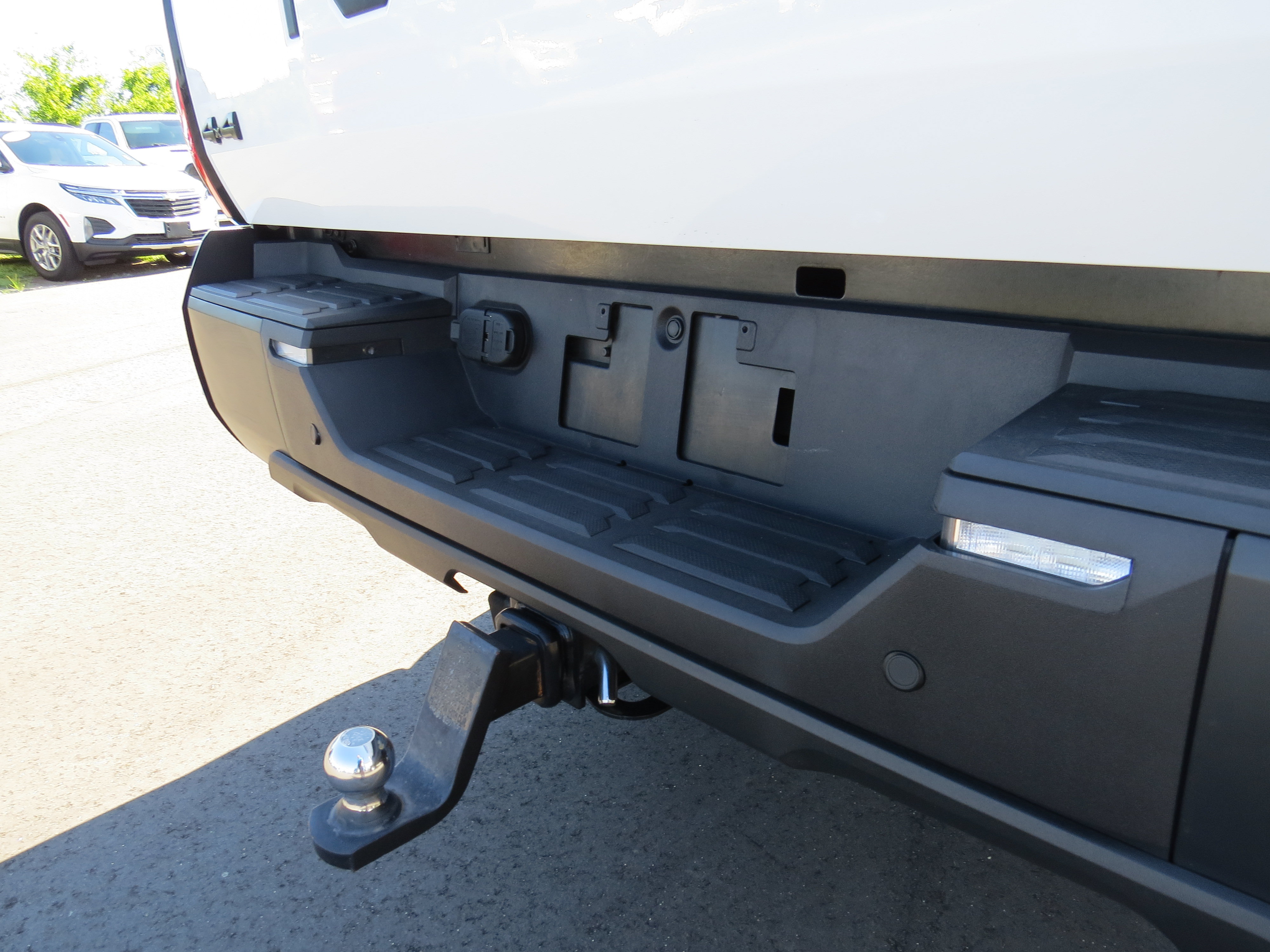 Used 2023 Toyota Tundra SR5 w/ SR5 Convenience Package AWD/4WD image 11