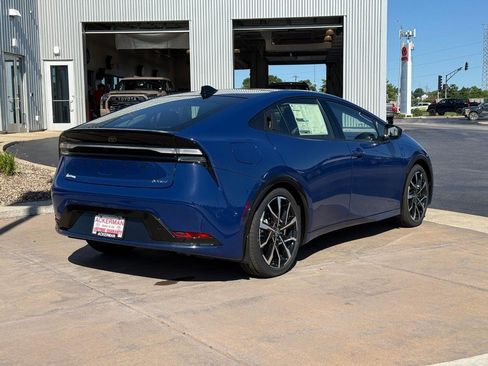 New 2026 Toyota Prius Plug-In Hybrid FWD image 5