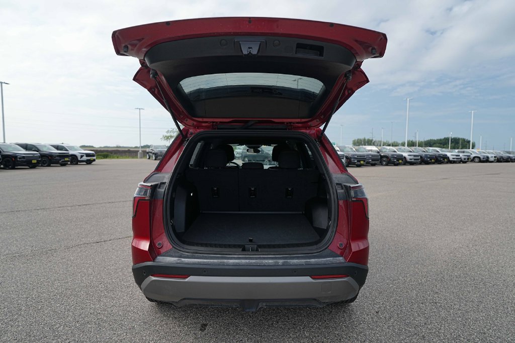 Used 2026 Chevrolet Equinox LT AWD/4WD image 15