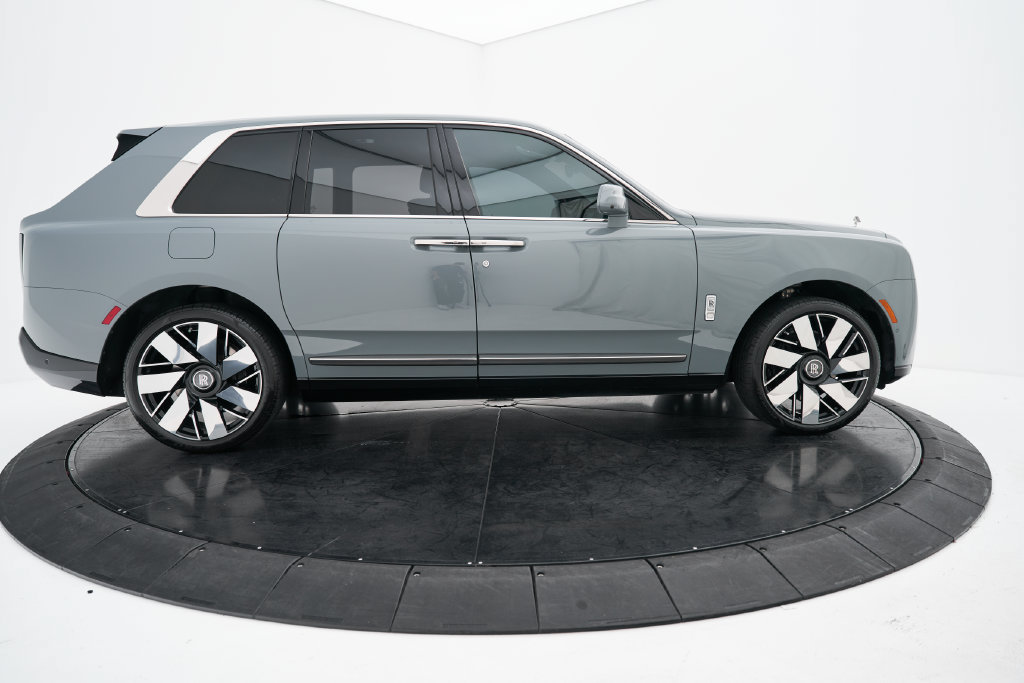 Used 2025 Rolls-Royce Cullinan AWD/4WD image 16