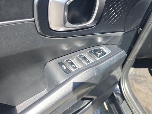 Used 2025 Kia Sorento S FWD image 12